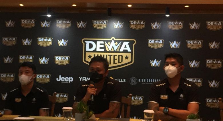 Jumpa pers Dewa United terkait ditundanya grand launching klub, Minggu (20/06/21) besok. Copyright: © Petrus Manus Da Yerimon/INDOSPORT