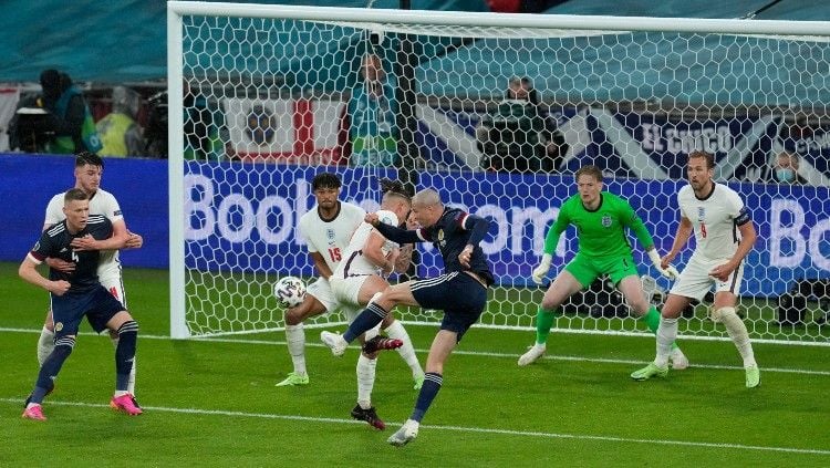 Peluang Lyndon Dykes (Skotlandia) di laga kedua Grup D Euro 2020 melawan Inggris. Copyright: © Matt Dunham/Getty Images