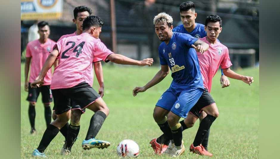 Kushedya Hari Yudo berkontribusi dgn 2 gol dlm kemenangan Arema FC 5-1 atas tim U20. Copyright: © MO Arema FC