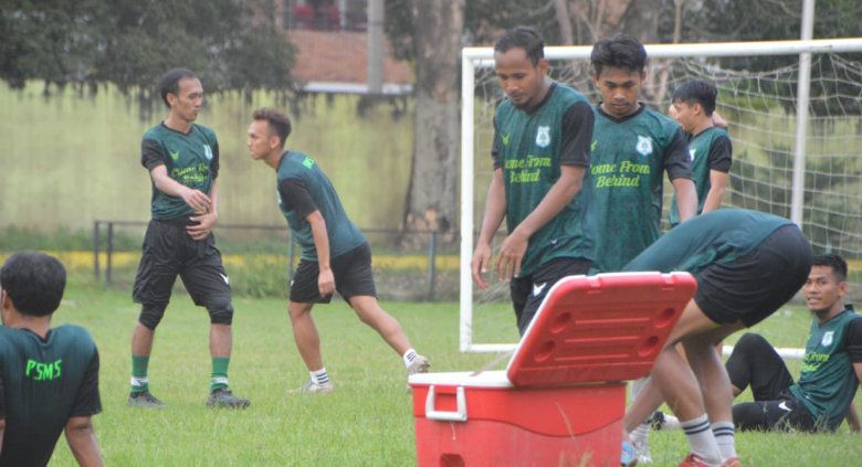 Skuat PSMS Medan saat berlatih di Stadion Mini Kebun Bunga, Medan, Senin (21/06/21) sore. Copyright: © Aldi Aulia Anwar/INDOSPORT