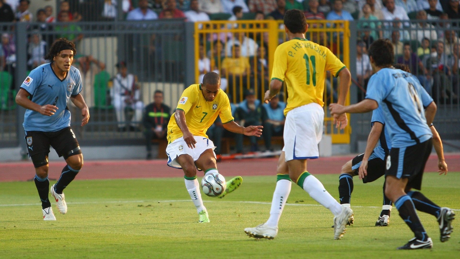Alex Teixeira saat membela Brasil melawan Uruguay di Piala Dunia U-20 2009 Copyright: © Julian Finney - FIFA/FIFA via Getty Images