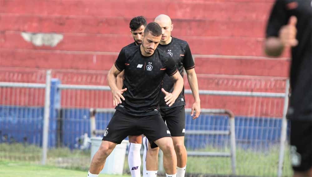 Skuat Persik Kediri saat mengikuti latihan persiapan Liga 1 2021. Copyright: © MO Persik