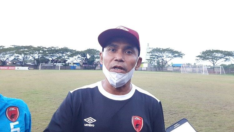 Pelatih klub Liga 1 PSM Makassar, Syamsuddin Batola. Copyright: © Adriyan Adirizky/INDOSPORT