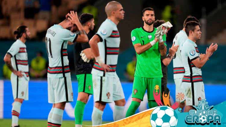 Tim yang menyandang status juara bertahan di Euro 2020, Timnas Portugal terpaksa harus tersingkir usai dibekuk oleh Timnas Belgia. Copyright: © Thanassis Stavrakis - Pool/UEFA via Getty Images