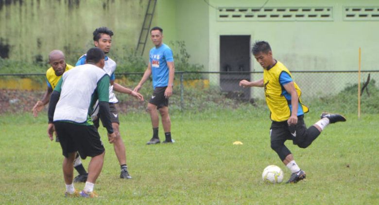 PSMS masih menggelar latihan rutin mereka di Stadion Mini Kebun Bunga, Medan. Copyright: © Aldi Aulia Anwar/INDOSPORT