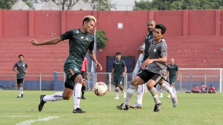 Suasana laga uji coba Persik Kediri vs KS Tiga Naga di Stadion Brawijaya, Selasa (29/06/21). Copyright: © MO Persik Kediri