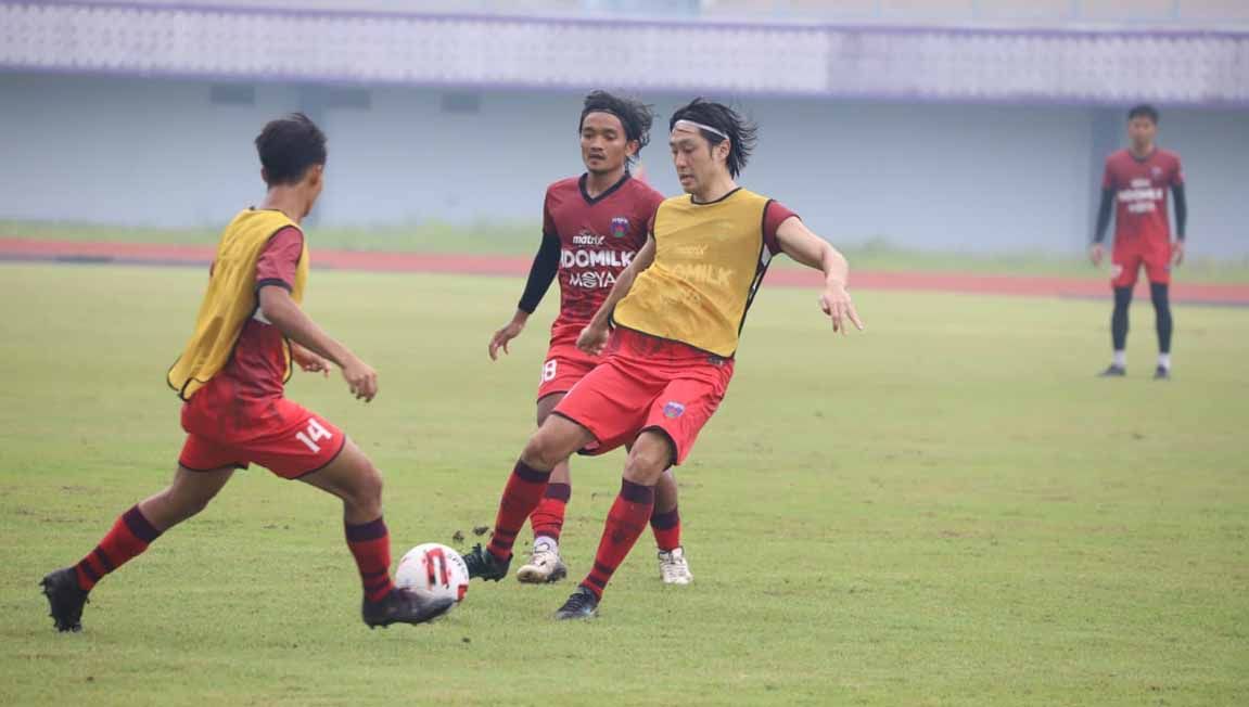 Pelatih Persita Tangerang, Widodo Cahyono Putro langsung mengubah program latihan tim setelah Liga 1 ditunda. Copyright: © official persita