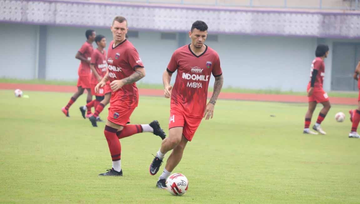 Persita tetap melanjutkan program latihan meski Liga 1 ditunda. Copyright: © official persita