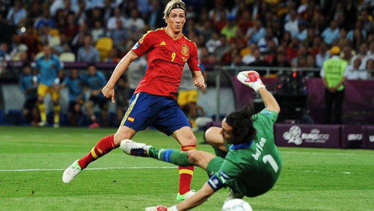 Aksi Fernando Torres menyumbangkan gol untuk Spanyoldalam pertandingan final Piala Eropa kontra Italia, 1 Juli 2012. Copyright: © UEFA