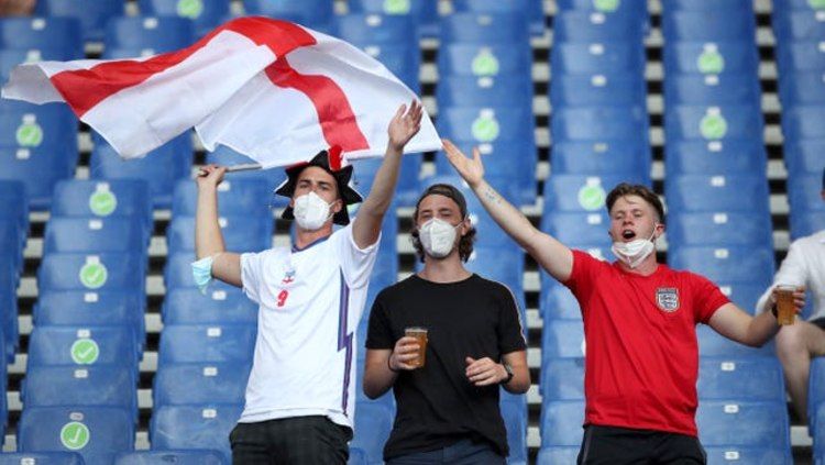 Fans Inggris. Copyright: © Nick Potts/PA