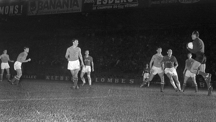 Pertandingan semifinal Piala Eropa antara Prancis versus Yugoslavia, 6 Juli 1960. Copyright: © UEFA