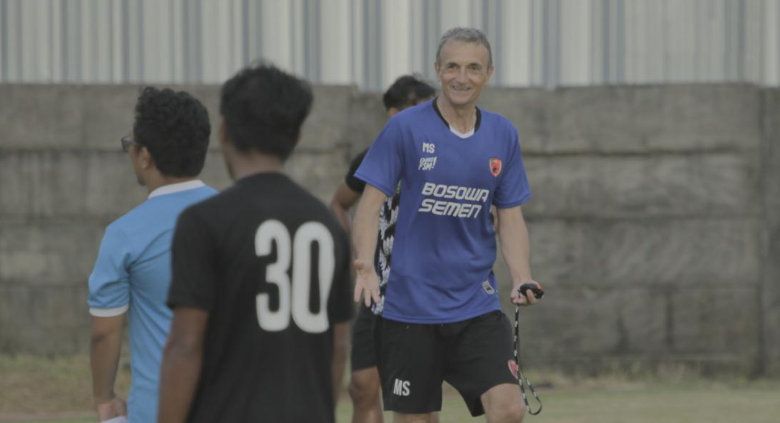 Milomir Seslija saat memimpin latihan PSM Makassar  Copyright: © Media PSM Makassar