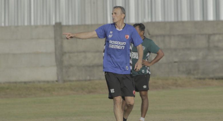 Pelatih PSM Makassar, Milomir Seslija, ingin menantang sesama klub Liga 1 pada masa pramusim 2021/22. Copyright: © Media PSM Makassar