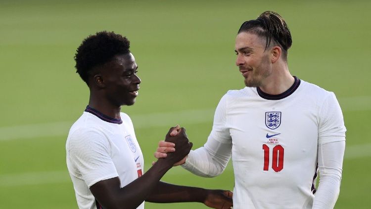 Bukayo Saka dan Jack Grealish, dua penggawa Timnas Inggris di Euro 2020. Copyright: © Football London