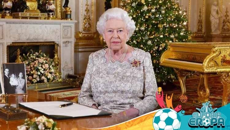 Ratu Elizabeth II yang baru saja tutup usia diketahui memiliki 2 klub favoritnya di Liga Inggris. Copyright: © AFP