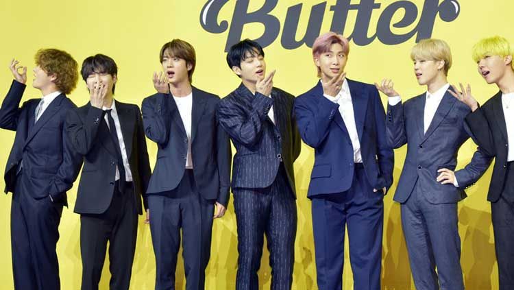 BTS termasuk pengisi acara di American Music Awards 2021 dan berkolaborasi dengan Coldplay. Copyright: © Chosunilbo JNS/Imazins via Getty Images