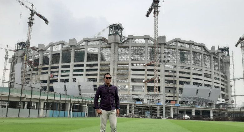 Stadion Jakarta International Stadium (JIS) akan segera melakukan pemasangan rumput hybrid di lapangan utama. Copyright: © Dok. Pribadi JIS