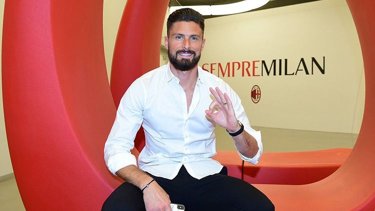 Olivier Giroud Resmi ke AC Milan Copyright: © acmilan.com