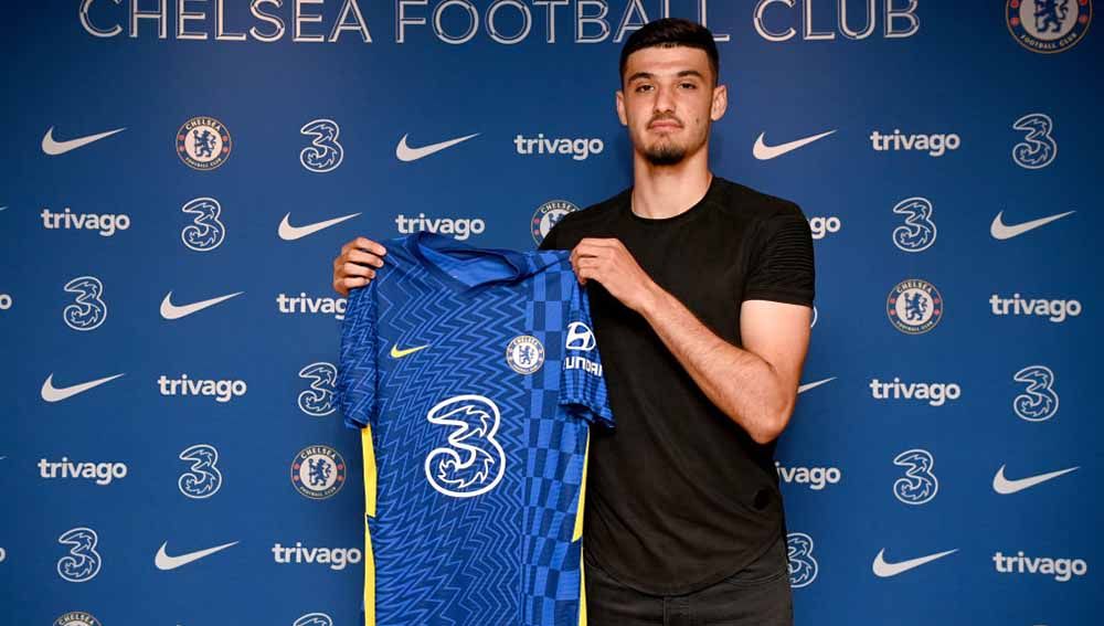 Klub raksasa Liga Inggris (Premier League) Chelsea kian was-was di bursa transfer musim panas ini, usai wonderkidnya, Armando Broja, masuk radar Real Madrid. Copyright: © Darren Walsh/Chelsea FC via Getty Images