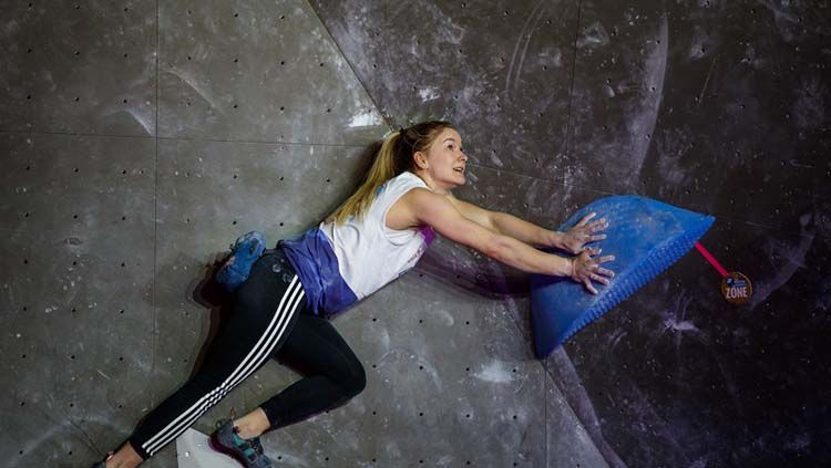 Atlet panjat tebing wanita asal Inggris, Shauna Coxsey. Copyright: © Marco Kost/Getty Images