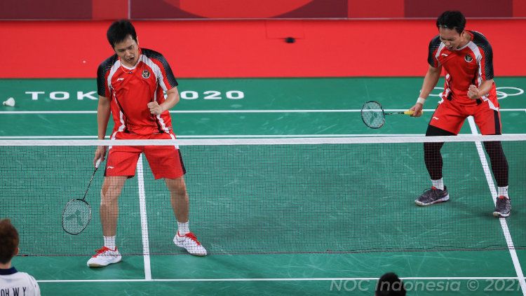 Mohammad Ahsan/Hendra juara grup D dan memastikan lolos ke perempatfinal usai menaklukkan pasangan Korea Selatan, Choi Sol Gyu/Seo Seung Jae. Copyright: © NOC Indonesia