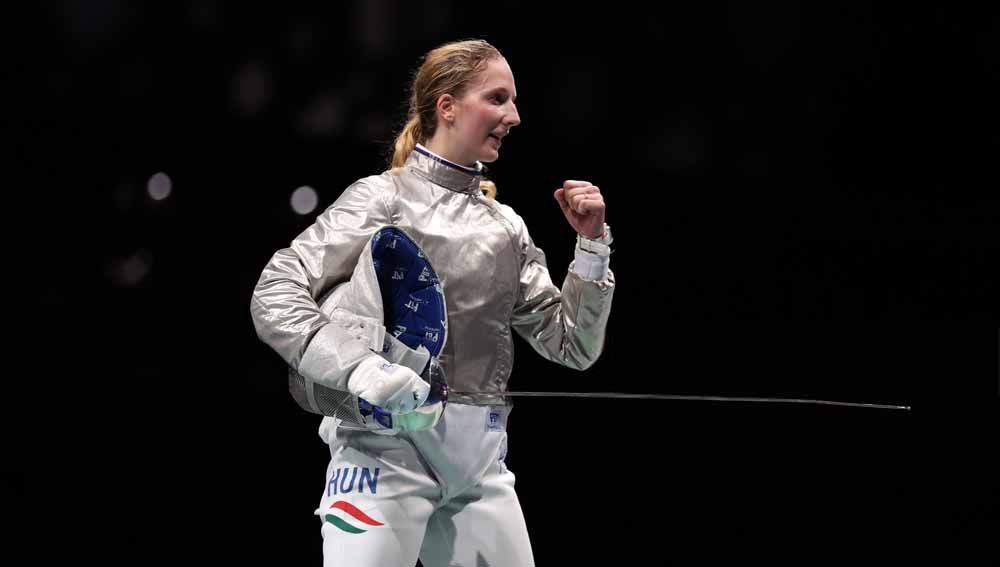 Meski gagal meraih medali Olimpiade Tokyo 2020, atlet anggar Argentina, Maria Belen Perez Maurice, mendapatkan jodoh usai dilamar oleh pelatihnya, Lucas Guillermo Saucedo di panggung olimpiade. Copyright: © Elsa/Getty Images