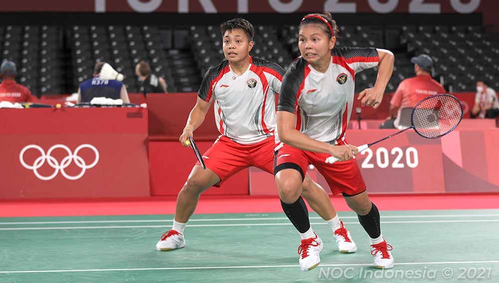 Ganda putri Indonesia, Greysia Polii/Apriyani Rahayu menang atas wakil Kanada, Rachel Chan/Catherine Choi, di babak penyisihan Grup C Piala Sudirman 2021. Copyright: © NOC Indonesia