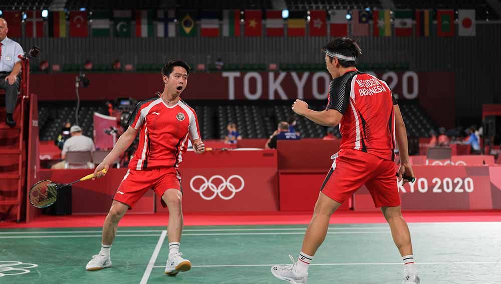 Kevin Sanjaya/Marcus Gideon sukses memenangi semifinal Hylo Open 2021 usai menekuk Supak Jomkoh/Kittinupong Kedren (Thailand), 21-17, 21-16. Copyright: © NOC Indonesia