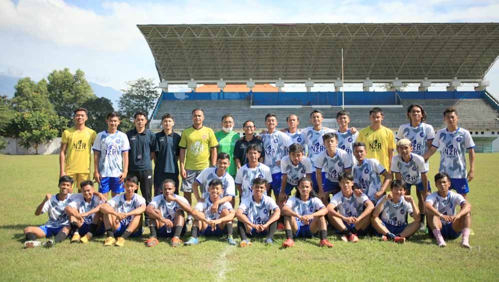 Charis Yulianto, pelatih lisensi A AFC yg kini membesut tim Liga 3. Copyright: © MO NZR Sumbersari