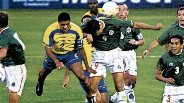 Ivan Cordoba mencetak gol kemenangan Kolombia dalam pertandingan final Copa America kontra Meksiko, 29 Juli 2001. Copyright: © Conmebol