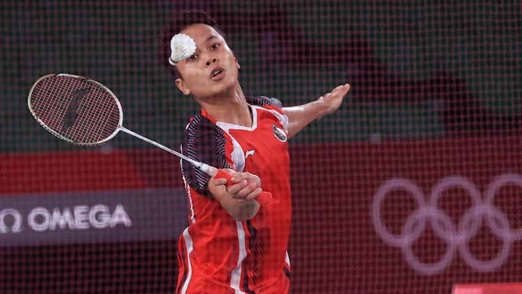 Anthony Sinisuka Ginting mengaku sangat kecewa tidak bisa mempersembahkan poin perdana untuk Indonesia yang melawan Singapura di Piala Thomas 2022. Copyright: © NOC Indonesia