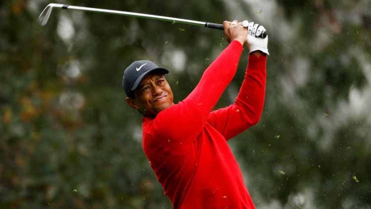 Pegolf kenamaan dunia, Tiger Woods kondisinya belum pulih total pasca mengalami kecelakaan horror yang terjadi enam bulan lalu. Copyright: © The Sun