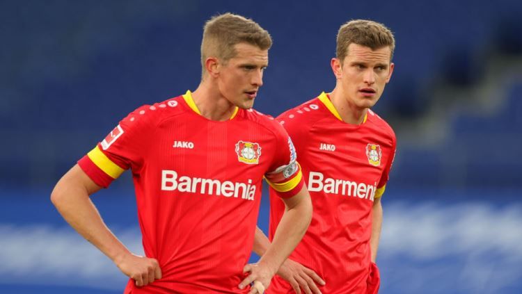 Lars dan Sven Bender saat di Bayer Leverkusen. Copyright: © Friedemann Vogel - Pool/Getty Images