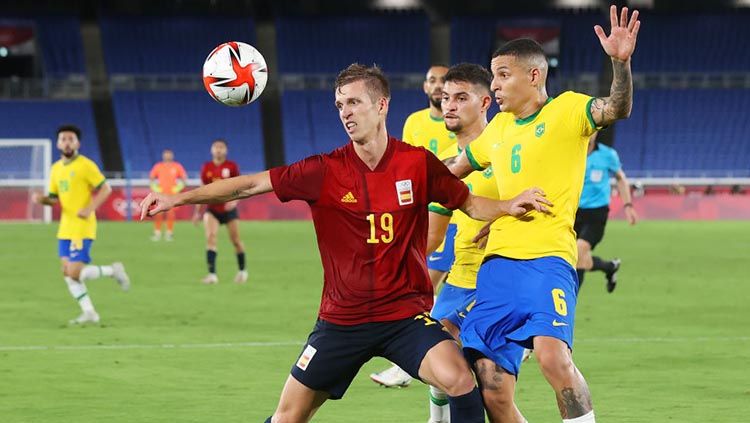 Aksi Dani Olmo di laga final Olimpiade Tokyo 2020 Spanyol vs Brasil. Copyright: © Alexander Hassenstein/Getty Images