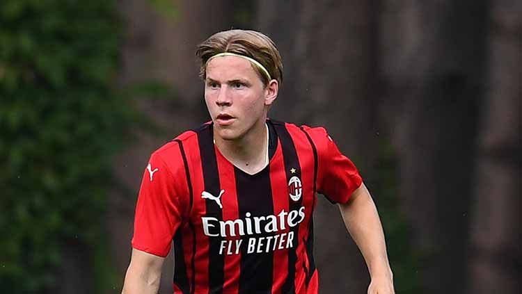 Jens Petter Hauge akhirnya diperkenalkan secara resmi oleh klub Bundesliga Jerman, Eintracht Frankfurt pada, Selasa (10/08/21). Copyright: © Claudio Villa/AC Milan via Getty Images