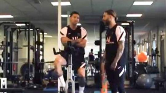 Pemain Paris Saint-Germain, Lionel Messi dan Sergio Ramos. Copyright: © Paris Saint-Germain