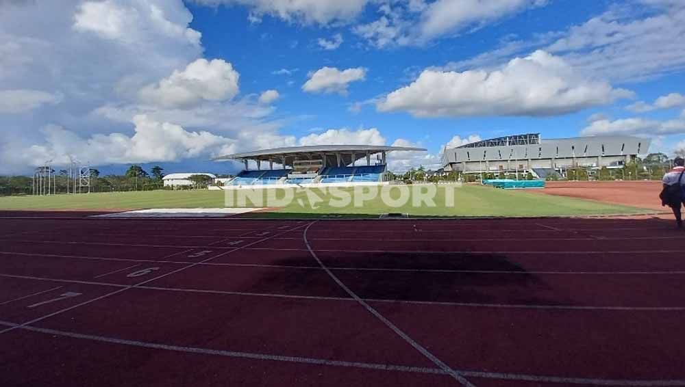Venue Atletik di Kawasan Mimika Sport Complex, nampak sudah siap untuk digunakan pada PON XX. Copyright: © Sudjarwo/Indosport.com
