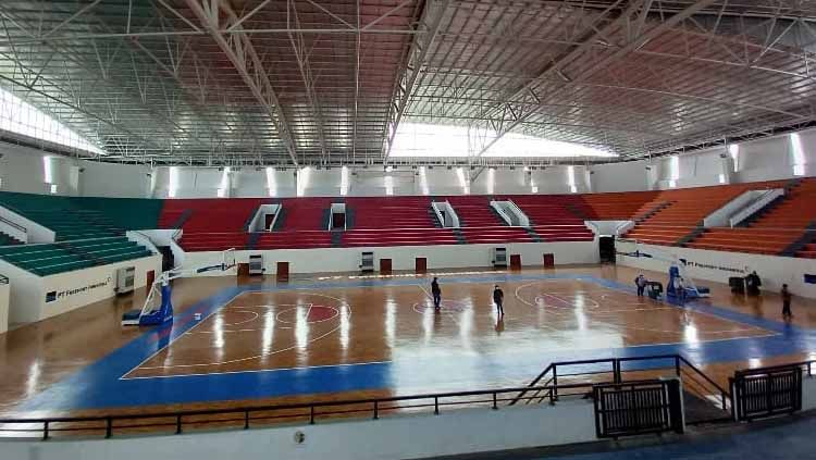 Venue bola basket di kawasan Mimika Sport Complex (MSC) untuk PON XX. Copyright: © Sudjarwo/INDOSPORT