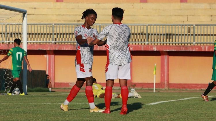 Ronaldo Jaybeera Kwateh menyumbang 2 gol dalam kemenangan Madura United 3-0 atas Madura FC di uji coba. Copyright: © MO Madura United