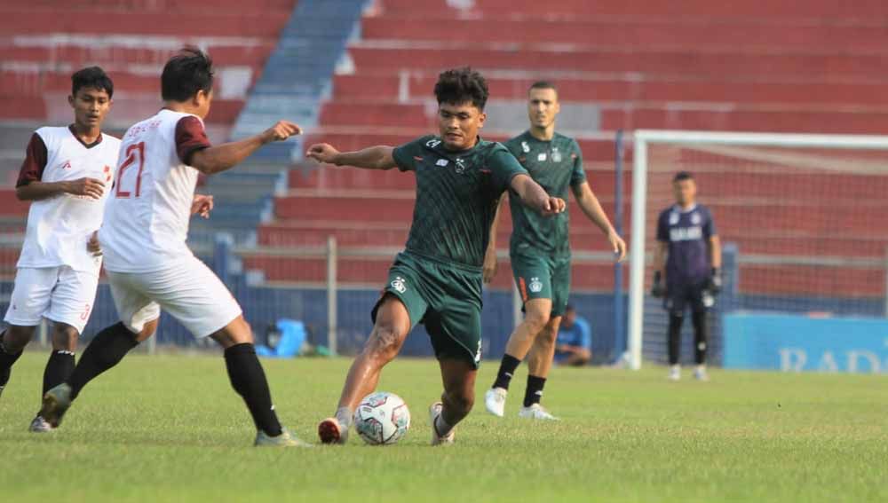 Persik menang telak 4-0 atas PSBI Blitar dlm uji coba sbg bagian persiapan jelang Liga 1. Copyright: © MO Persik
