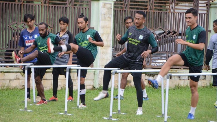 Klub Liga 2, PSMS Medan, kembali menggelar atau pemusatan latihan di markas mereka, Stadion Mini Kebun Bunga, Senin (16/8/21) sore yang cuma didatangi 4 pemain. Copyright: © Aulia Anwar/INDOSPORT