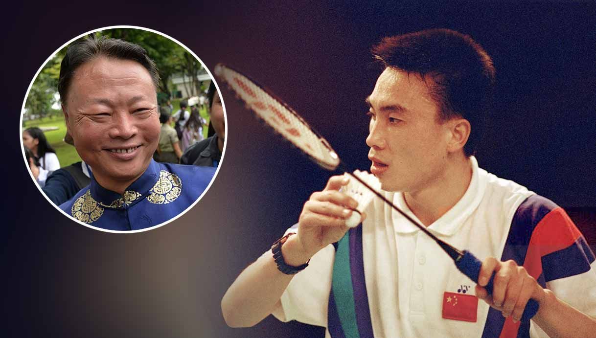 Legenda bulutangkis asal China, Zhao Jianhua yang pernah menjadi rival berat Alan Budikusuma.  Copyright: © TED ALJIBE/AFP/Bob Thomas/Getty Images