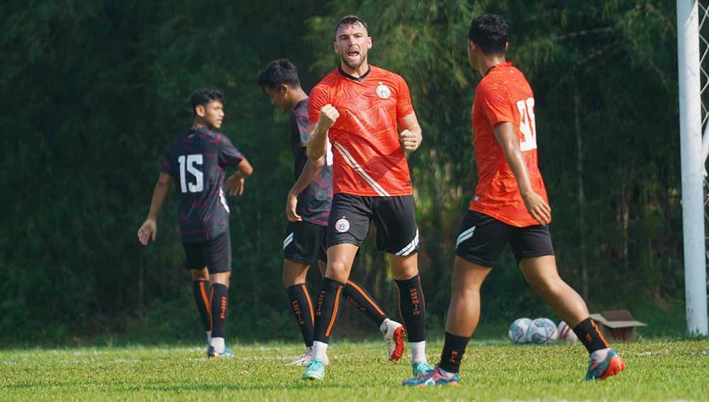 Selebrasi Marko Simic usai mencetak gol pada Internal game Persija Jakarta di lapangan POR Sawangan, Rabu (18/08/21). Copyright: © Khairul Imam/Persija