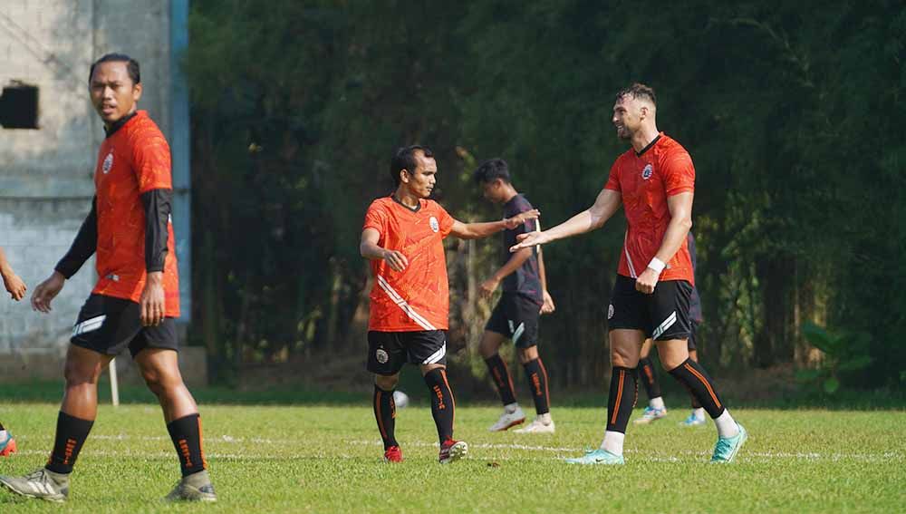 Persija Jakarta berhasil meraih kemenangan tipis 1-0 saat melakoni uji coba melawan tim Liga 2, Dewa United di Lapangan POT, Sawangan, Depok, Kamis (19/08/21). Copyright: © Khairul Imam/Persija