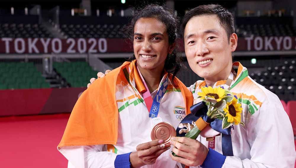 Kekompakan Sindhu dan Park Tae Sang sejak jalin kerjasama pada 2019.  Copyright: © Lintao Zhang/Getty Images