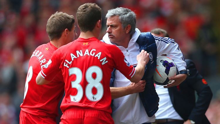 Steven Gerrard dan Jose Mourinho. Copyright: © Clive Brunskill/Getty Images