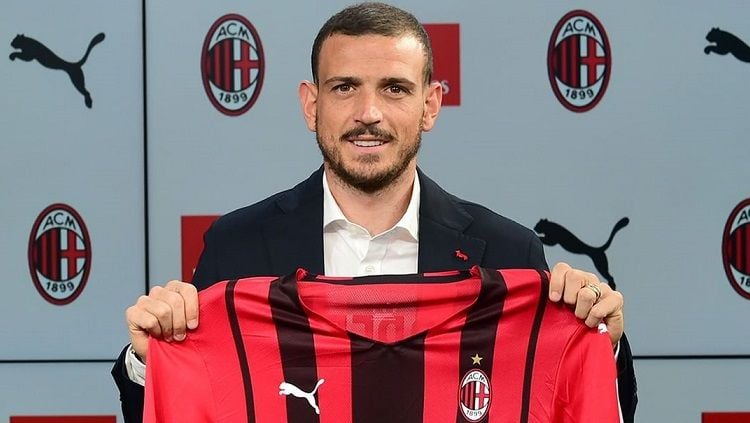 AC Milan resmi memperkenalkan Alessandro Florenzi sebagai rekrutan ketujuh di bursa transfer musim panas 2021 dengan biaya sangat murah. Copyright: © AC Milan