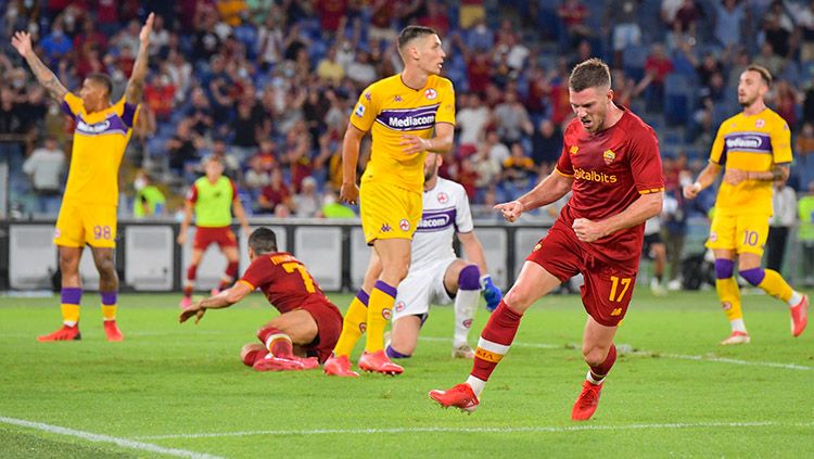 Suasana pertandingan AS Roma vs Fiorentina. Copyright: © Twitter.com/OfficialASRoma