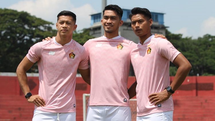 Jersey anyar Persik Kediri untuk Liga 1 2021-2022. Copyright: © Media Persik Kediri