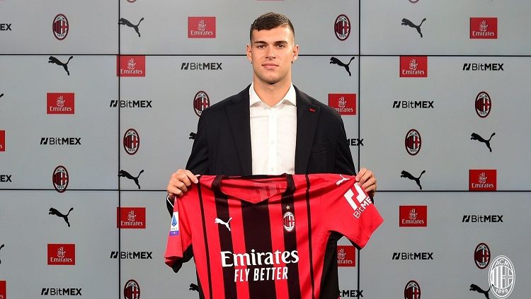 Pietro Pellegri resmi bergabung dengan AC Milan dari AS Monaco pada bursa transfer musim panas 2021. Copyright: © @acmilan